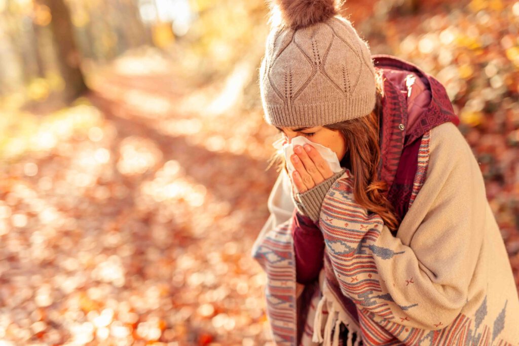 verkoudheid vrouw neus snuiten